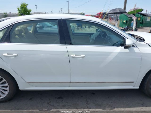 1VWBT7A36HC068828 Volkswagen Passat 1.8t Se