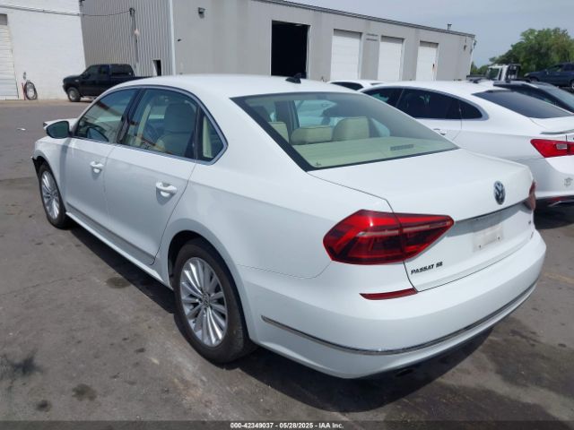 2017 VOLKSWAGEN PASSAT 1VWBT7A36HC068828 Photo 2