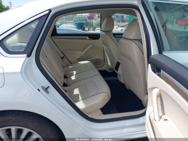 2017 VOLKSWAGEN PASSAT 1VWBT7A36HC068828 Photo 7