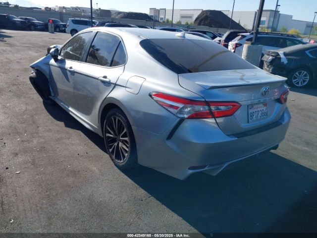 2020 TOYOTA CAMRY 4T1G11AKXLU905341 Photo 2