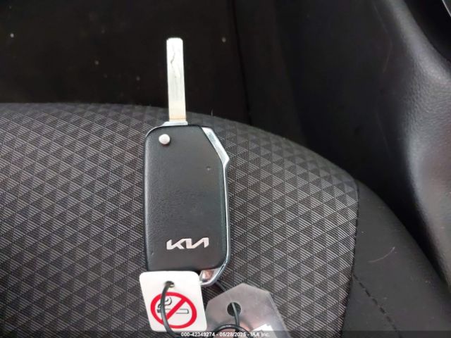 KNDJ23AU1R7237456 KIA SOUL LX