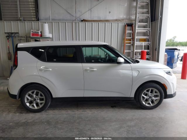 KNDJ23AU1R7237456 KIA SOUL LX