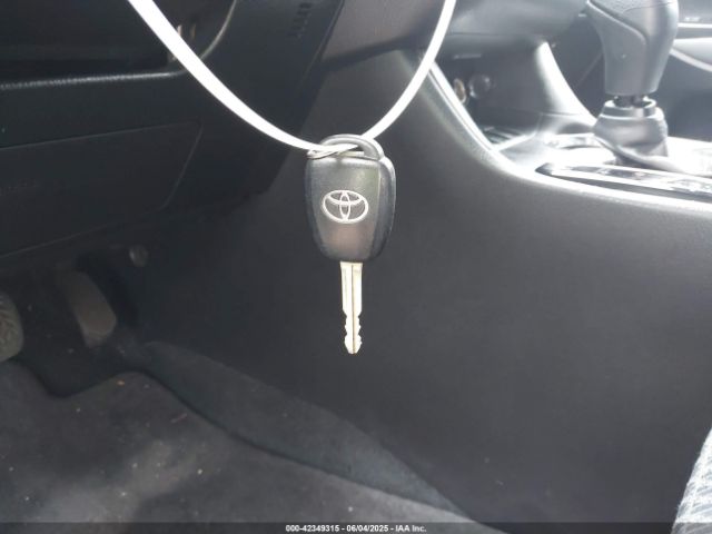 5TDZKRFH2ES025862 Toyota Highlander Le
