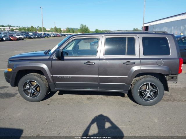 1C4NJPBB8FD115571 Jeep 2015