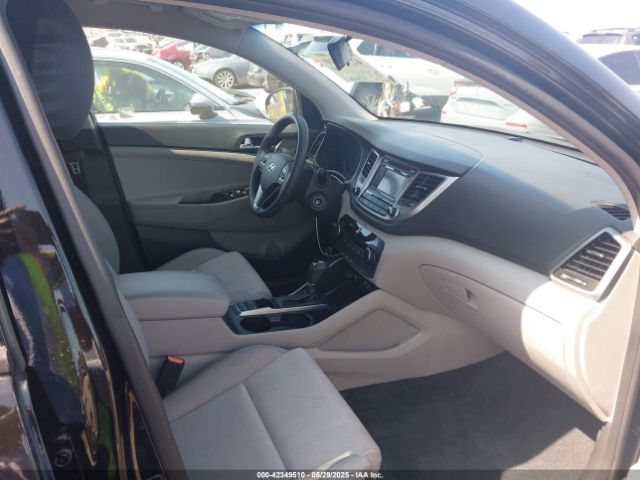 KM8J23A46GU125424 Hyundai TUCSON SE