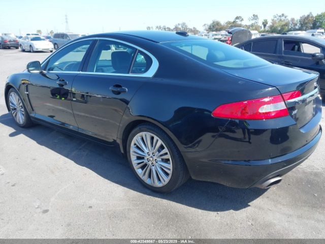 2011 JAGUAR XF SAJWA0GB2BLR95303 Photo 2