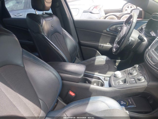 1C3CCCBGXFN529987 Chrysler 200 S