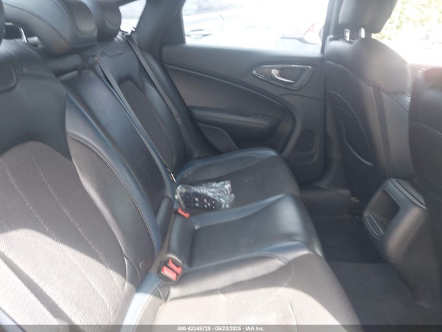 1C3CCCBGXFN529987 Chrysler 200 S