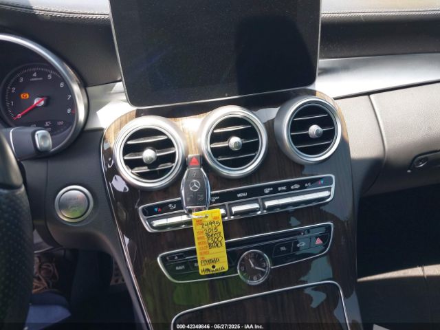 55SWF4JB4FU074983 Mercedes-Benz C 300 Luxury/sport