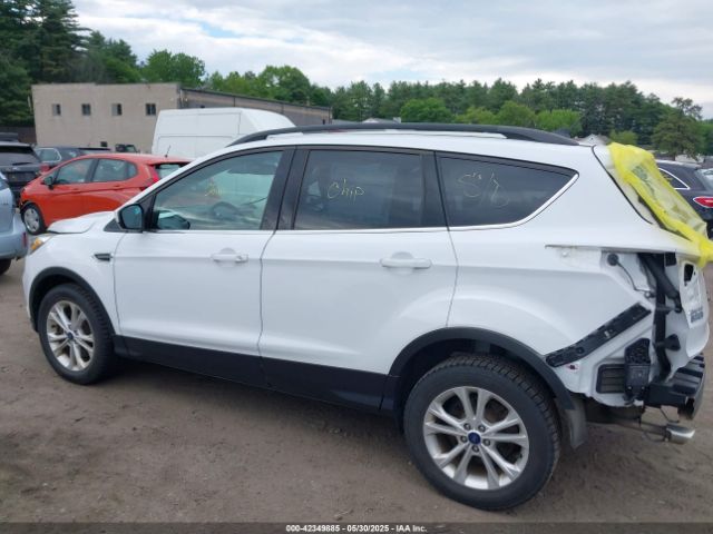 1FMCU9HD3JUB33774 Ford ESCAPE SEL