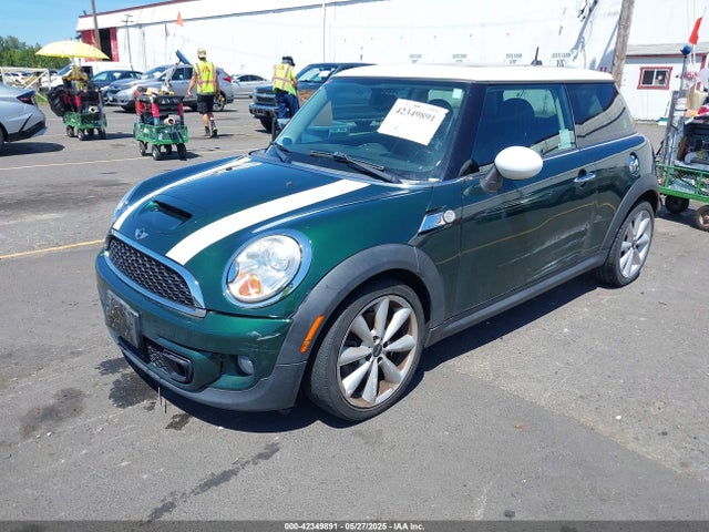 2011 MINI COOPER S WMWSV3C52BTY15561 Photo 1