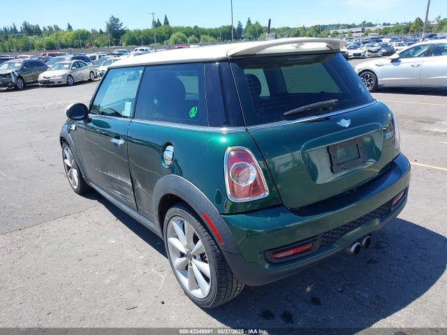 2011 MINI COOPER S WMWSV3C52BTY15561 Photo 2