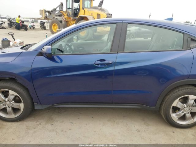 3CZRU5H3XHM715877 Honda HR-V LX