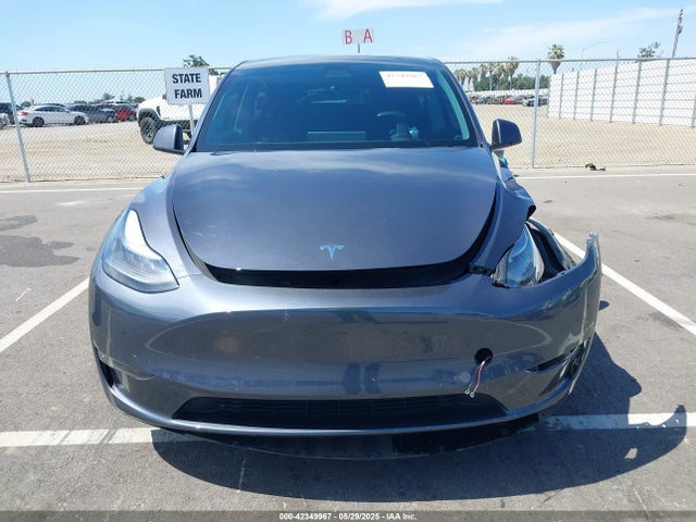7SAYGDEF3NF390557 Tesla Model Y