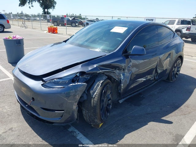 7SAYGDEF3NF390557 Tesla Model Y