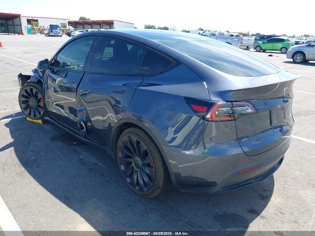 7SAYGDEF3NF390557 Tesla Model Y