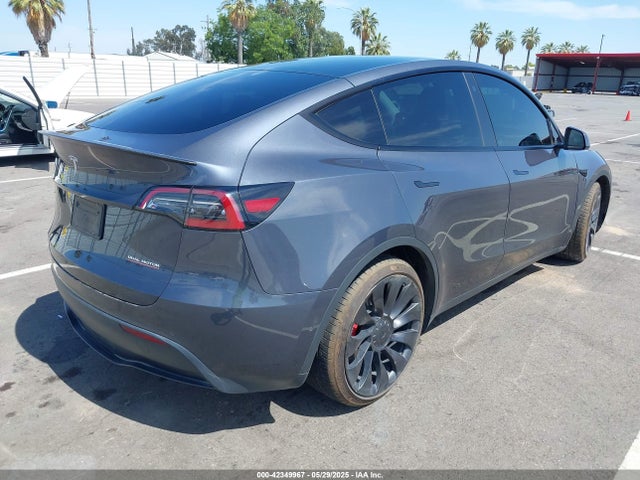 7SAYGDEF3NF390557 Tesla Model Y