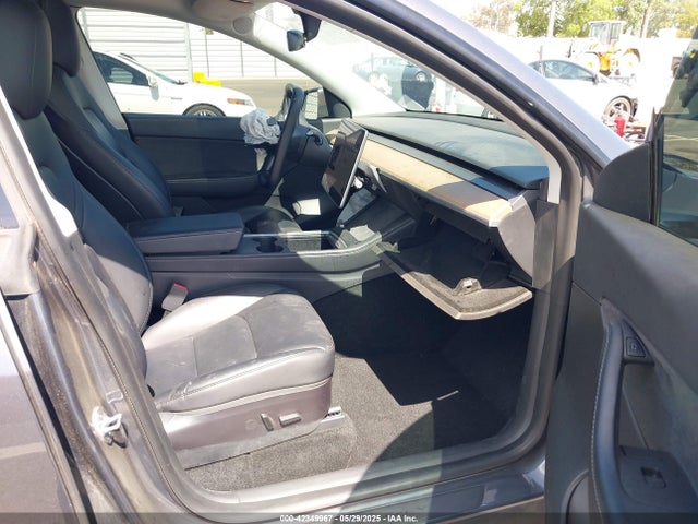 7SAYGDEF3NF390557 Tesla Model Y