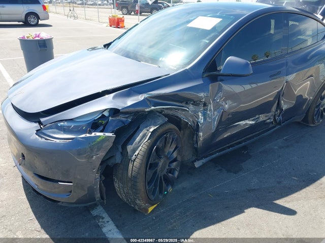 7SAYGDEF3NF390557 Tesla Model Y
