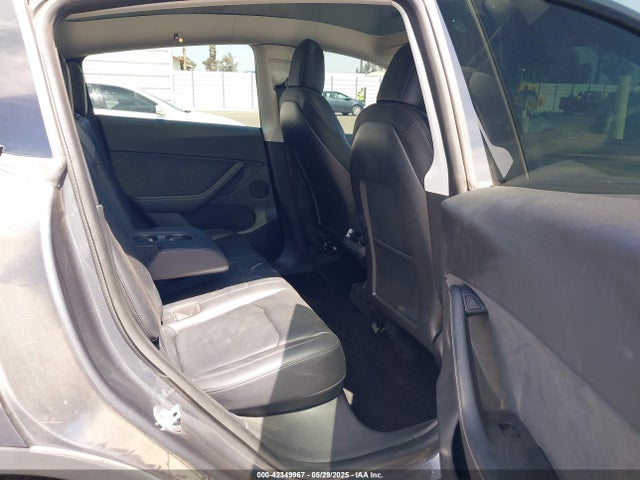 7SAYGDEF3NF390557 Tesla Model Y