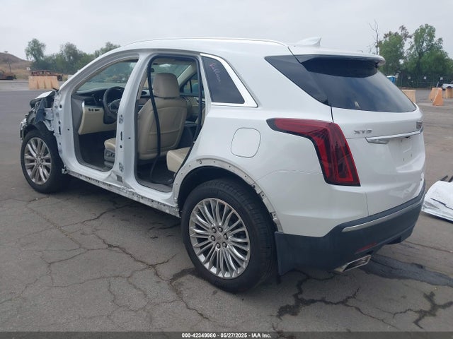 2017 CADILLAC XT5 1GYKNCRS4HZ128145 Photo 2