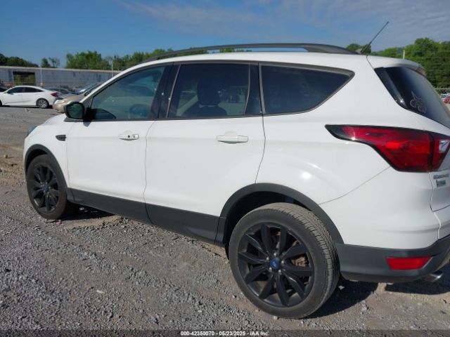 1FMCU0GD2KUC47330 Ford ESCAPE SE