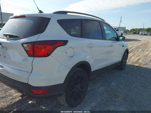 1FMCU0GD2KUC47330 Ford ESCAPE SE