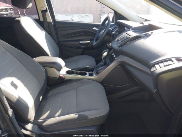 1FMCU0GX5GUA12163 Ford ESCAPE SE