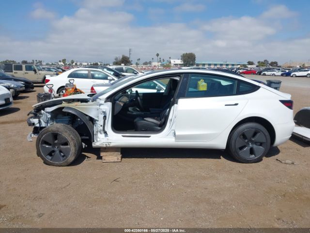 5YJ3E1EA6MF940333 Tesla 2021