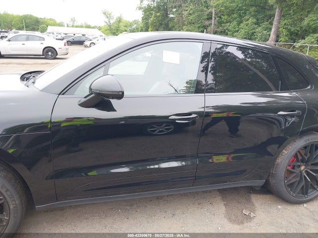 Porsche Macan 2023 WP1AG2A53PLB35745 Image 14