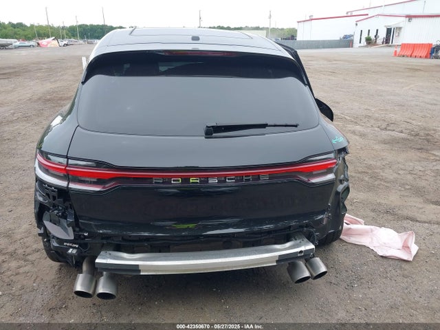 Porsche Macan 2023 WP1AG2A53PLB35745 Image 16