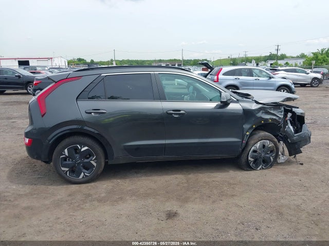 KNDCR3L18R5128401 KIA Niro