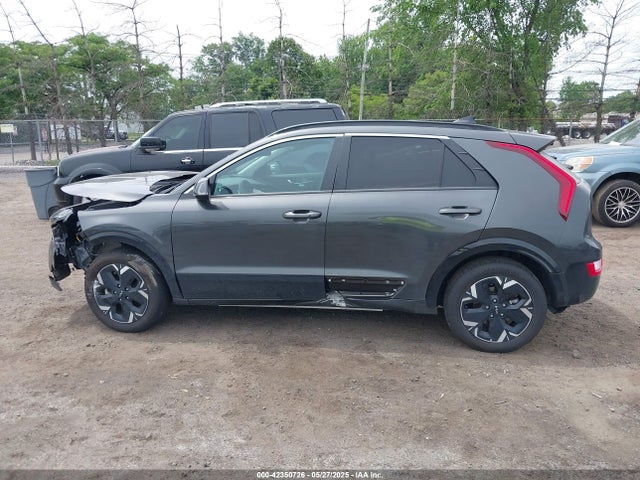KNDCR3L18R5128401 KIA Niro