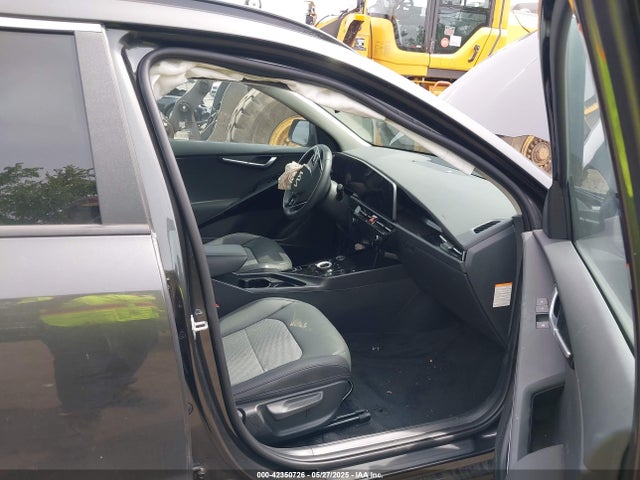 KNDCR3L18R5128401 KIA Niro