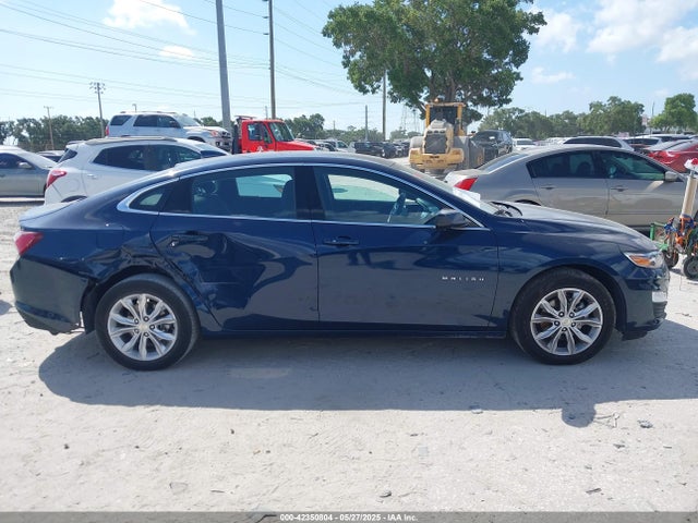 1G1ZD5ST4NF111809 Chevrolet Malibu Fwd Lt