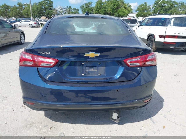 1G1ZD5ST4NF111809 Chevrolet Malibu Fwd Lt