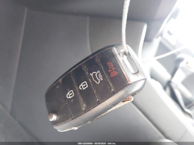KNDPMCAC7H7055707 KIA Sportage Lx