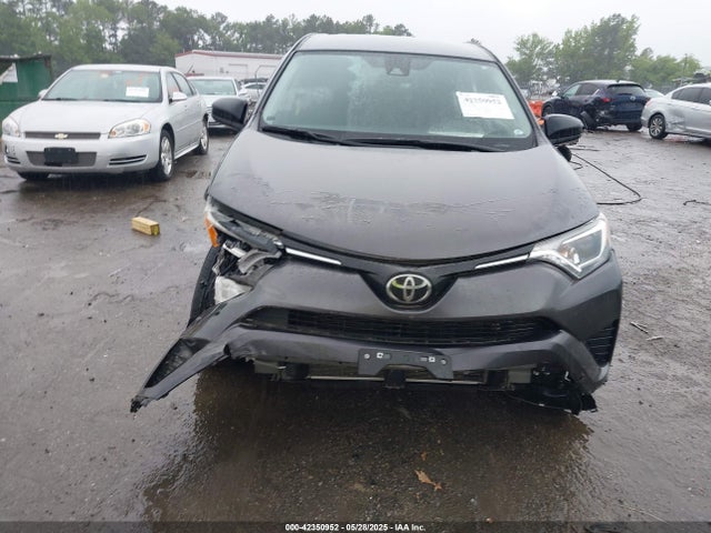 JTMBFREV4JJ724401 Toyota RAV4 LE