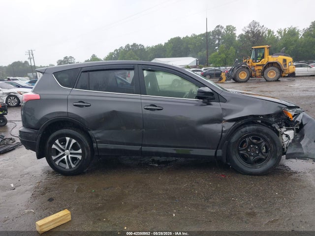JTMBFREV4JJ724401 Toyota RAV4 LE