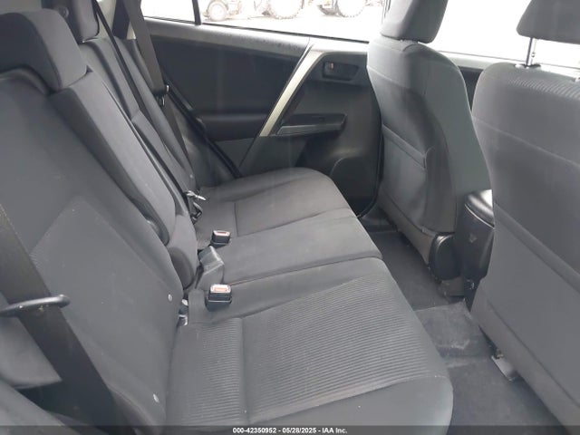 JTMBFREV4JJ724401 Toyota RAV4 LE