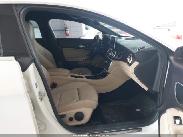 2016 MERCEDES-BENZ CLA 250 WDDSJ4EB3GN299185 Photo 4