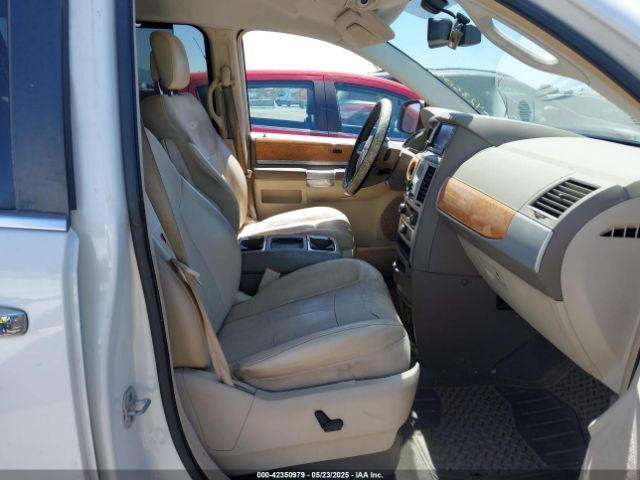 2010 CHRYSLER TOWN & COUNTRY 2A4RR7DX5AR321935 Photo 4