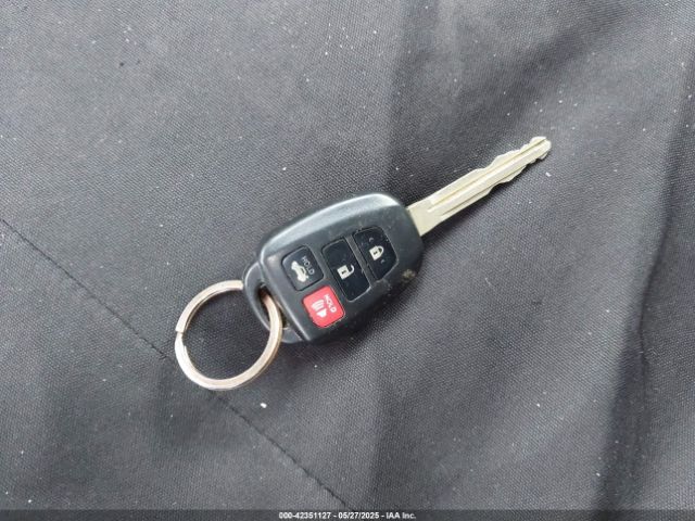 JTMRFREV3FD131293 Toyota Rav4 Xle