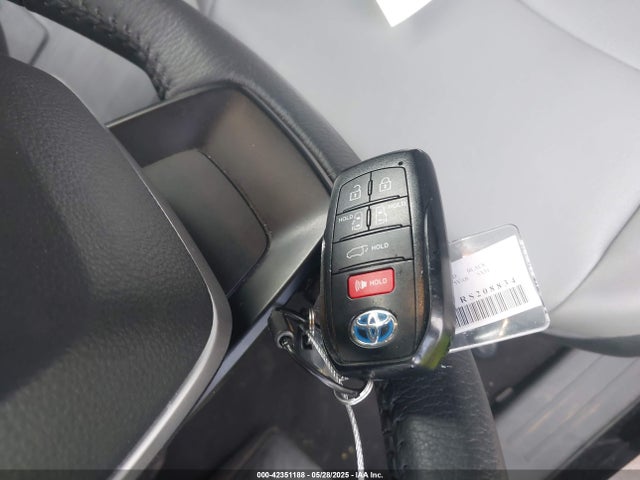 5TDYRKEC0RS208834 Toyota SIENNA XLE