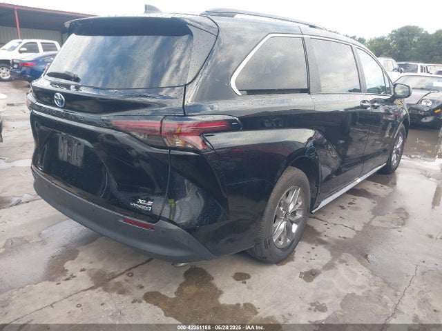 5TDYRKEC0RS208834 Toyota SIENNA XLE