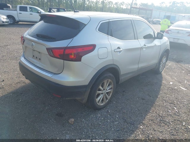 JN1BJ1CP9JW162523 Nissan Rogue Sport S