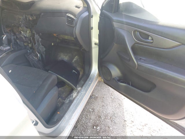 JN1BJ1CP9JW162523 Nissan Rogue Sport S