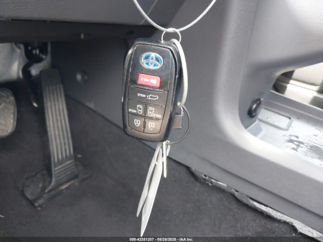 5TDYRKEC9PS163549 Toyota SIENNA XLE