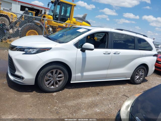 5TDYRKEC9PS163549 Toyota SIENNA XLE