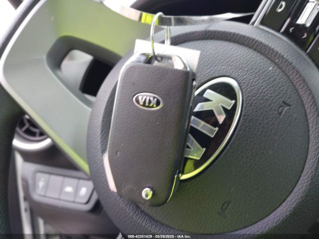 3KPF24AD0KE008235 KIA Forte Lxs